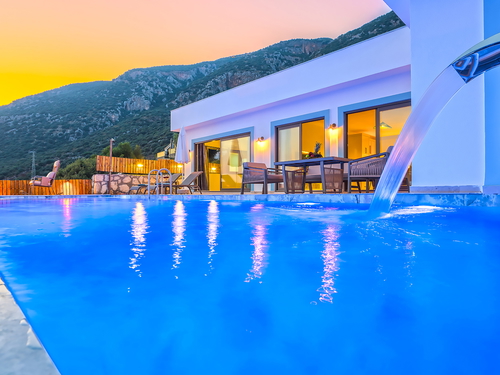  gece  -  Kasım
  | Kaş Yeniköy’de Deniz Manzaralı, Jakuzili Balayı ve Aile Villası – 4 Kişilik Tatil İçin İdeal Seçim